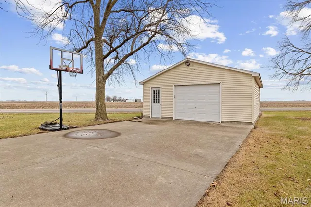 $249,900 | 206 Oak Street, Raymond, IL 62560