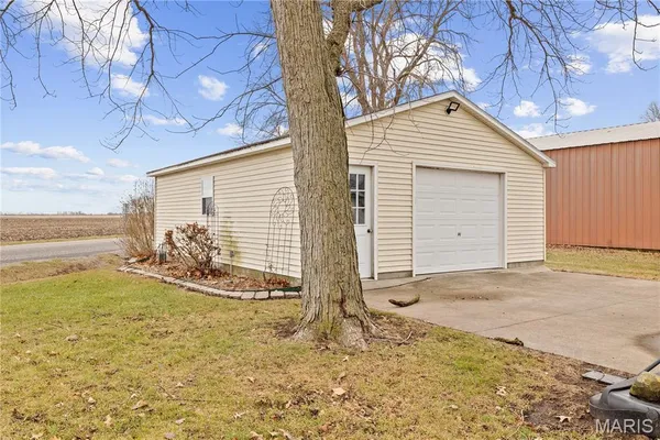 $249,900 | 206 Oak Street, Raymond, IL 62560