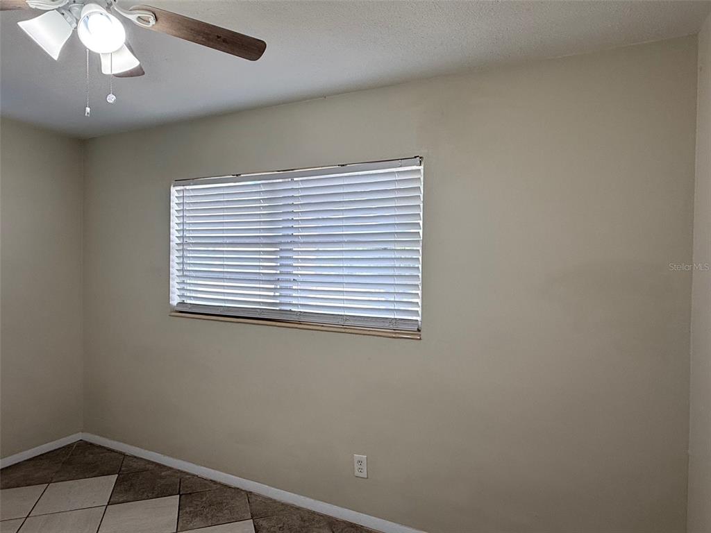 3704 36th Street West Bradenton, FL 34205 - Photo 20 of 34 an empty room with a window