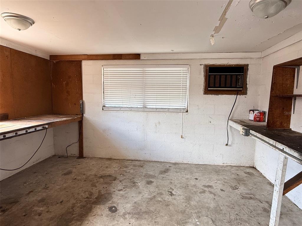 3704 36th Street West Bradenton, FL 34205 - Photo 33 of 34 a view of a livingroom with furniture and a window