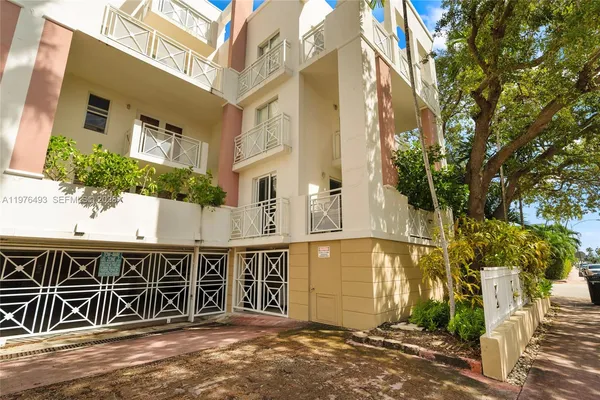 $780,000 | 1005 8th Street, Unit 206, Miami Beach, FL 33139