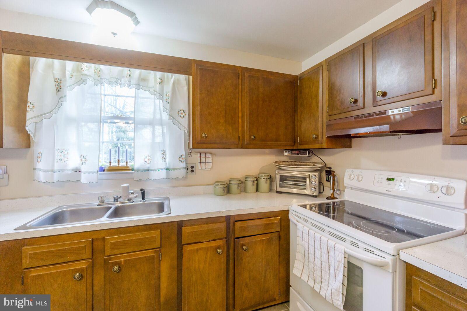 4475 Bethel Road Boothwyn, PA 19061 - Photo 12 of 32 Kitchen