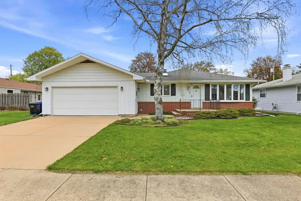 $350,000 | 1024 West Roberts Avenue, Appleton, WI 54914