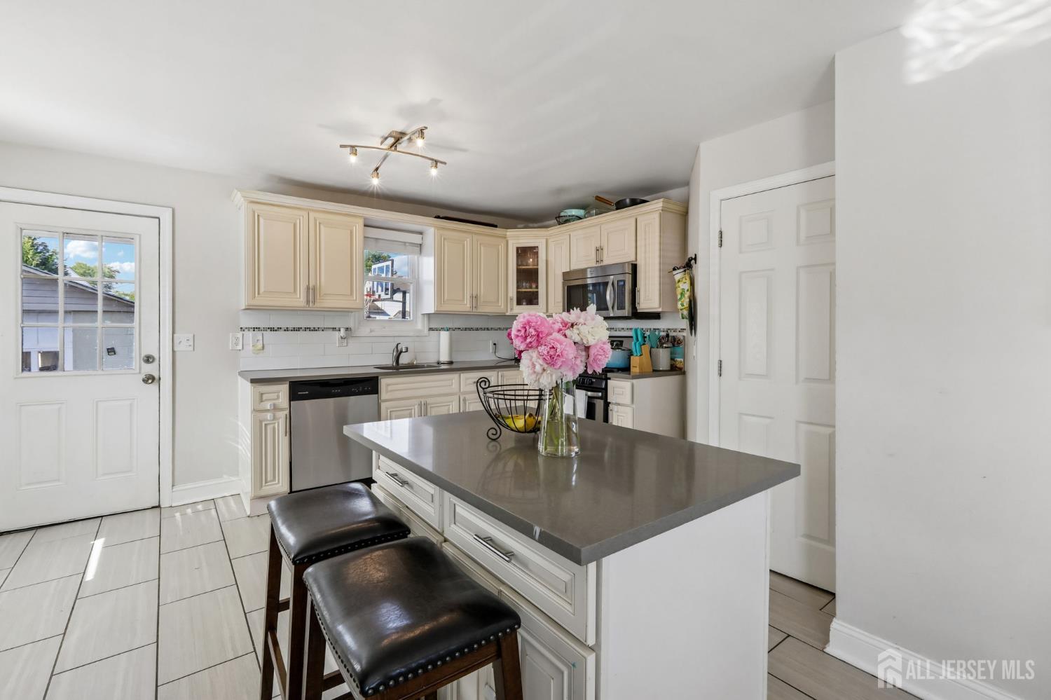 608 Decatur Avenue Middlesex, NJ 08846 - Photo 13 of 40