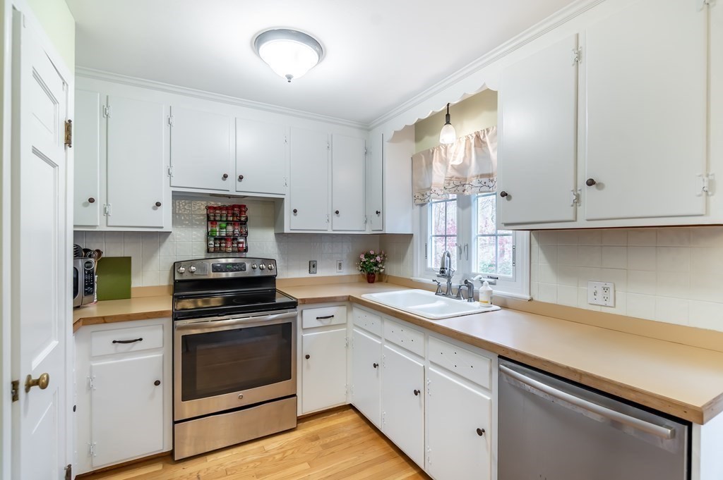 16 Robandy Road Andover, MA 01810 - Photo 5 of 24 Gallery Image 5