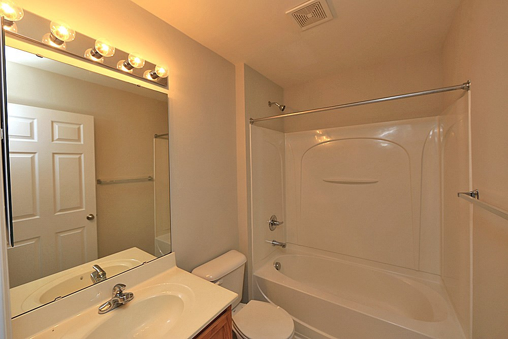11701 Coppergate Drive, Unit 107 Raleigh, NC 27614 - Photo 12 of 13 Secondary Full Bathroom