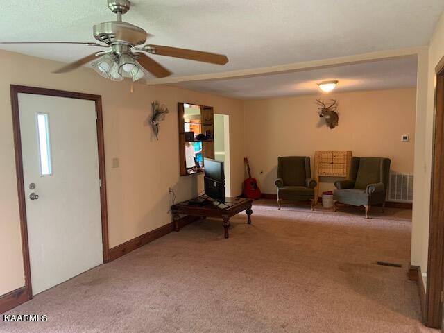 214 Robinson Road Tazewell, TN 37879 - Photo 18 of 36 livingroom2