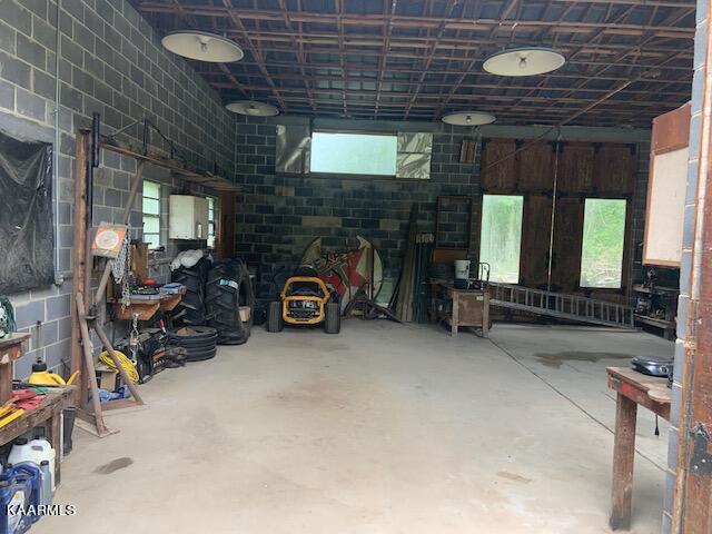 214 Robinson Road Tazewell, TN 37879 - Photo 28 of 36 garage 2