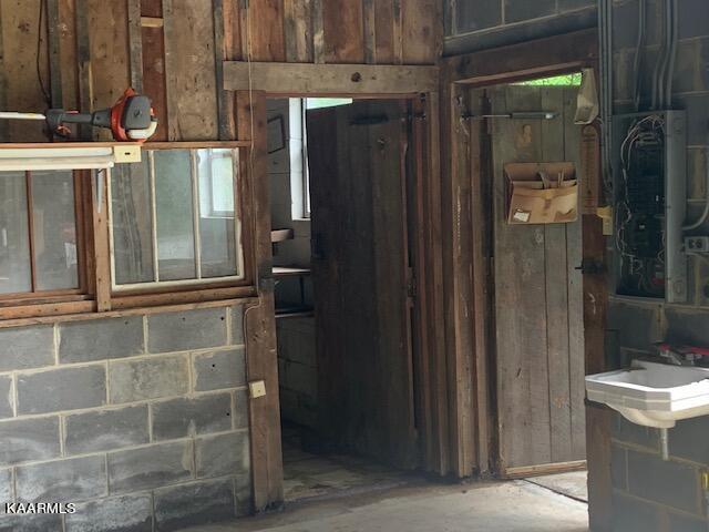 214 Robinson Road Tazewell, TN 37879 - Photo 30 of 36 Garage 4