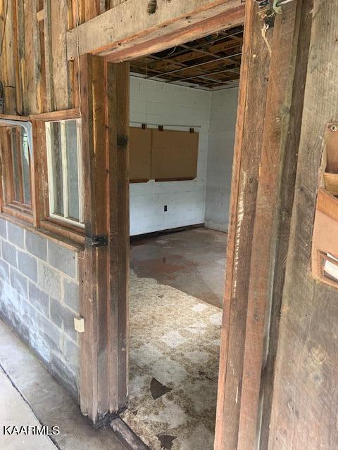 214 Robinson Road Tazewell, TN 37879 - Photo 31 of 36 Garage 5
