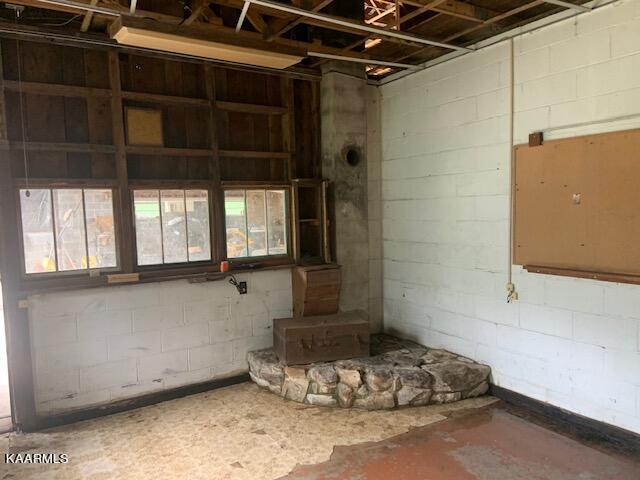 214 Robinson Road Tazewell, TN 37879 - Photo 32 of 36 Garage 6