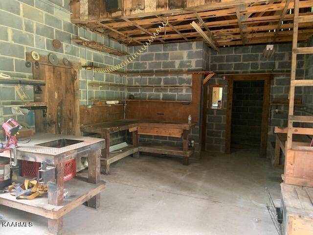 214 Robinson Road Tazewell, TN 37879 - Photo 33 of 36 Garage 7