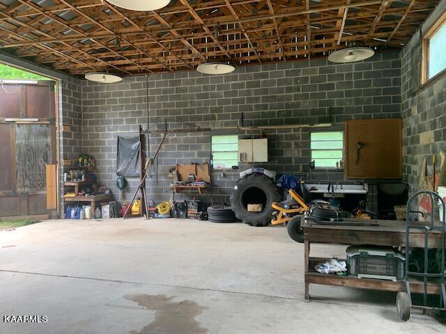 214 Robinson Road Tazewell, TN 37879 - Photo 35 of 36 Garage 9