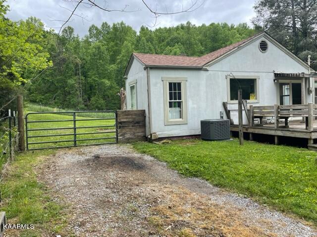 214 Robinson Road Tazewell, TN 37879 - Photo 5 of 36 left side of house
