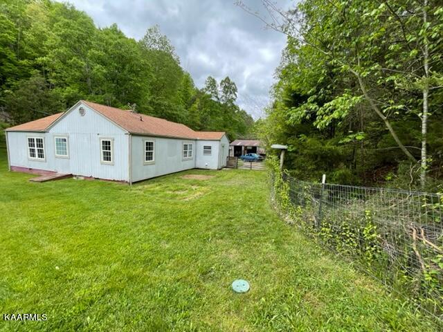 214 Robinson Road Tazewell, TN 37879 - Photo 6 of 36 right side of house