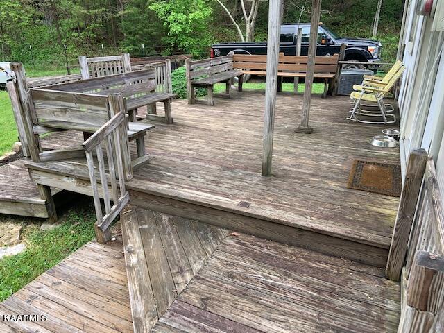 214 Robinson Road Tazewell, TN 37879 - Photo 9 of 36 front deck 2