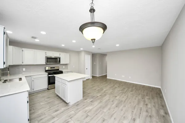 $2,300 | 4915 Pecan Grove Drive, Pearland, TX 77584