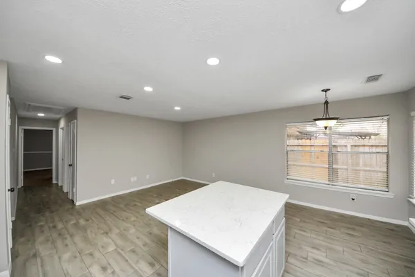 $2,300 | 4915 Pecan Grove Drive, Pearland, TX 77584