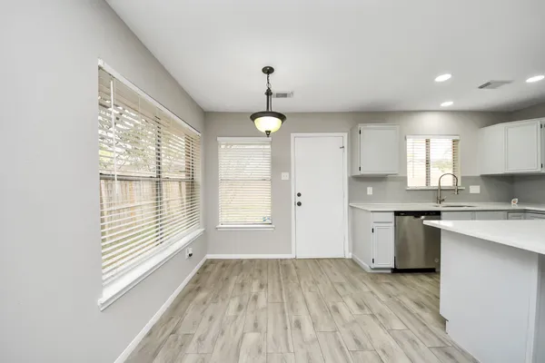 $2,300 | 4915 Pecan Grove Drive, Pearland, TX 77584