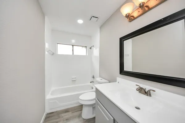 $2,300 | 4915 Pecan Grove Drive, Pearland, TX 77584