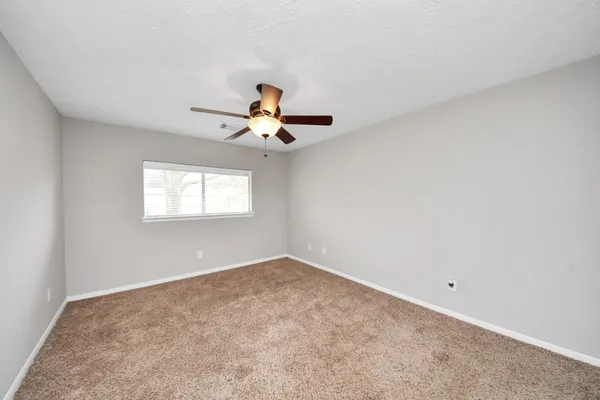 $2,300 | 4915 Pecan Grove Drive, Pearland, TX 77584