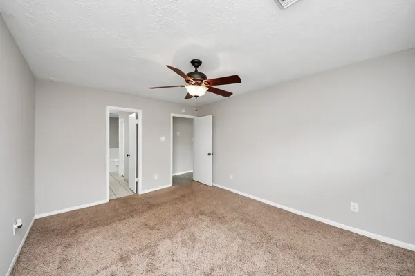 $2,300 | 4915 Pecan Grove Drive, Pearland, TX 77584