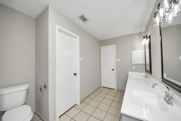$2,300 | 4915 Pecan Grove Drive, Pearland, TX 77584