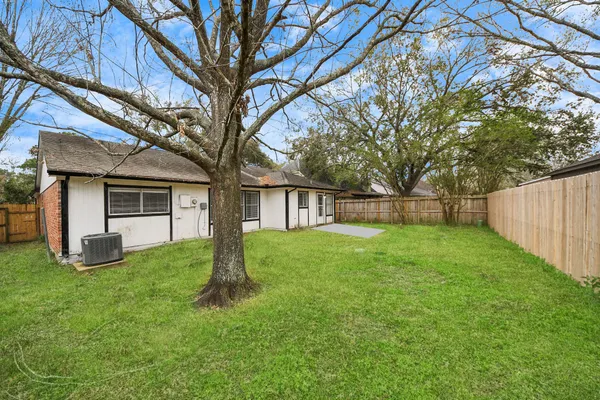 $2,300 | 4915 Pecan Grove Drive, Pearland, TX 77584