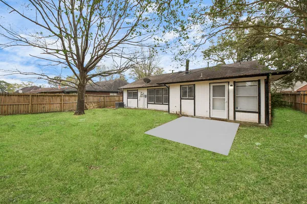 $2,300 | 4915 Pecan Grove Drive, Pearland, TX 77584