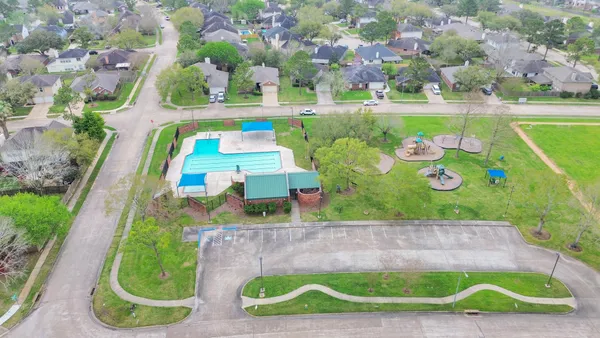 $2,300 | 4915 Pecan Grove Drive, Pearland, TX 77584
