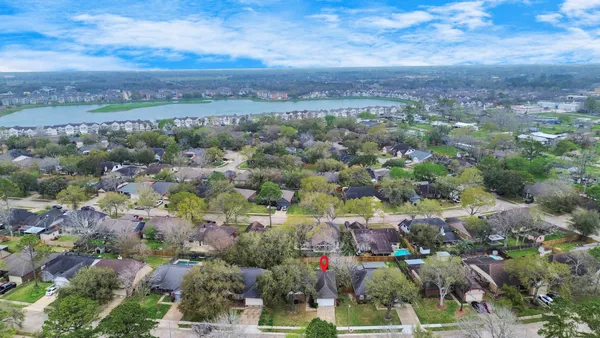 $2,300 | 4915 Pecan Grove Drive, Pearland, TX 77584
