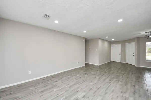 $2,300 | 4915 Pecan Grove Drive, Pearland, TX 77584