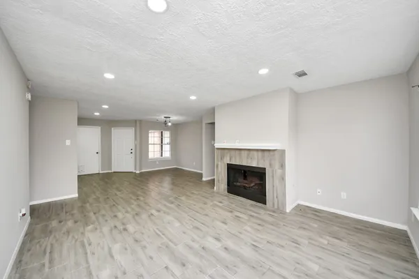 $2,300 | 4915 Pecan Grove Drive, Pearland, TX 77584