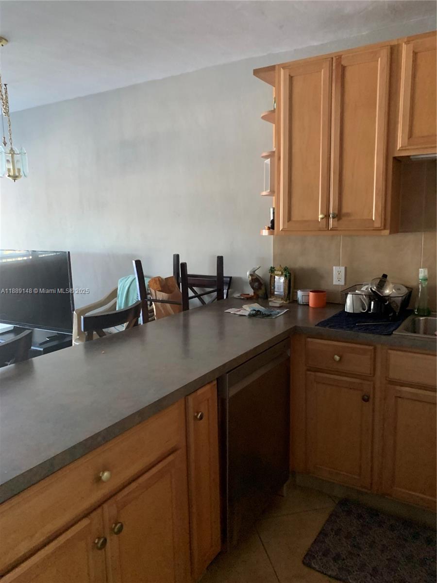 322 Taylor Street, Unit 2D Hollywood, FL 33019 - Photo 22 of 47