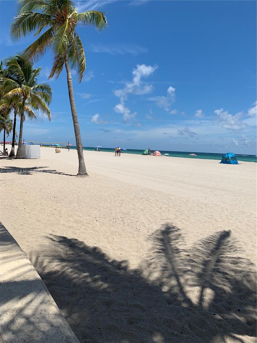 322 Taylor Street, Unit 2D Hollywood, FL 33019 - Photo 3 of 47