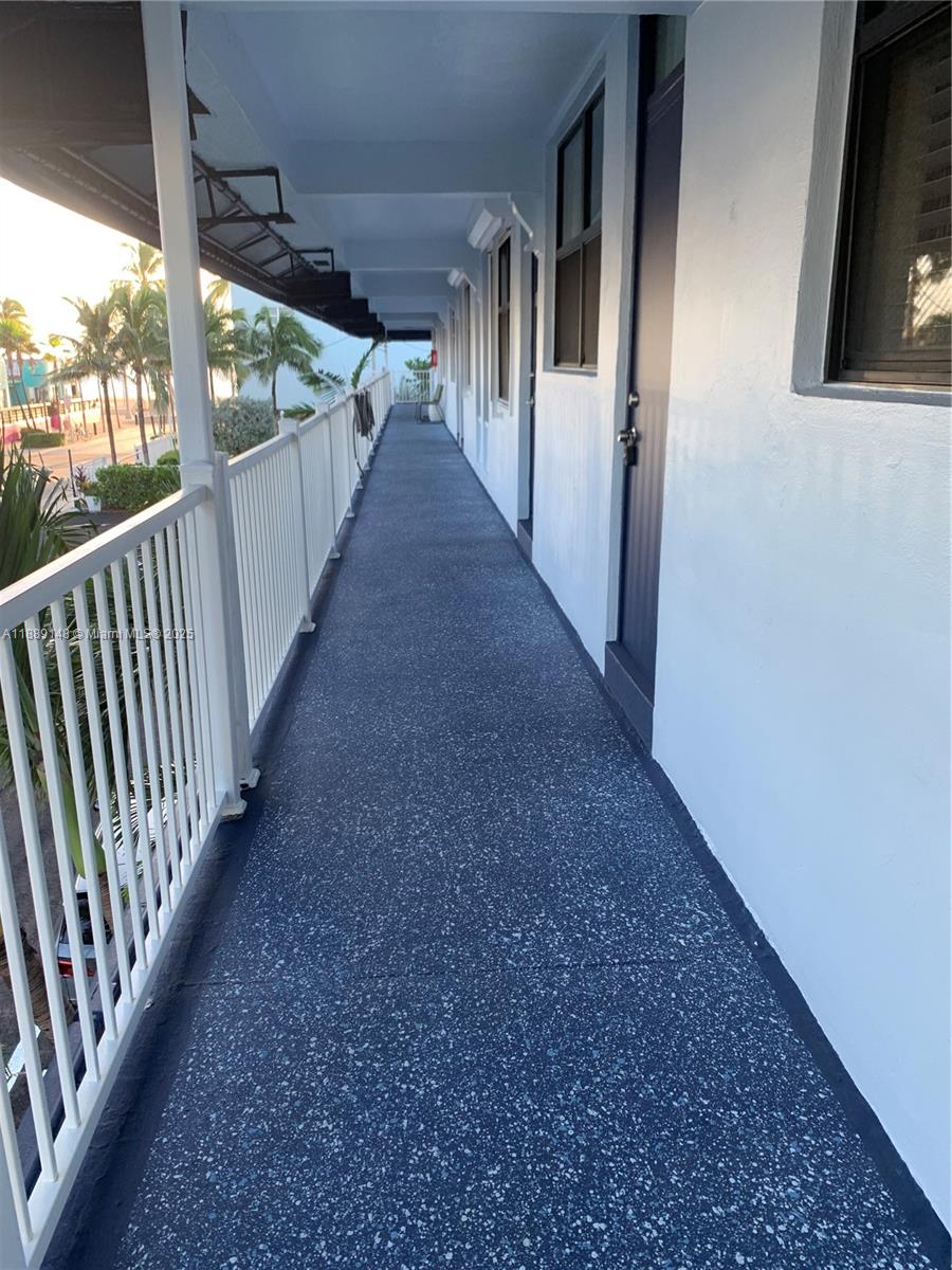 322 Taylor Street, Unit 2D Hollywood, FL 33019 - Photo 31 of 47