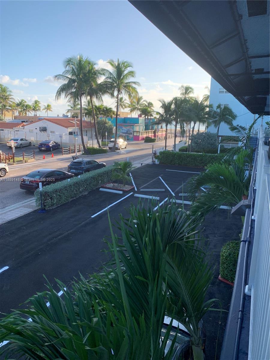 322 Taylor Street, Unit 2D Hollywood, FL 33019 - Photo 32 of 47