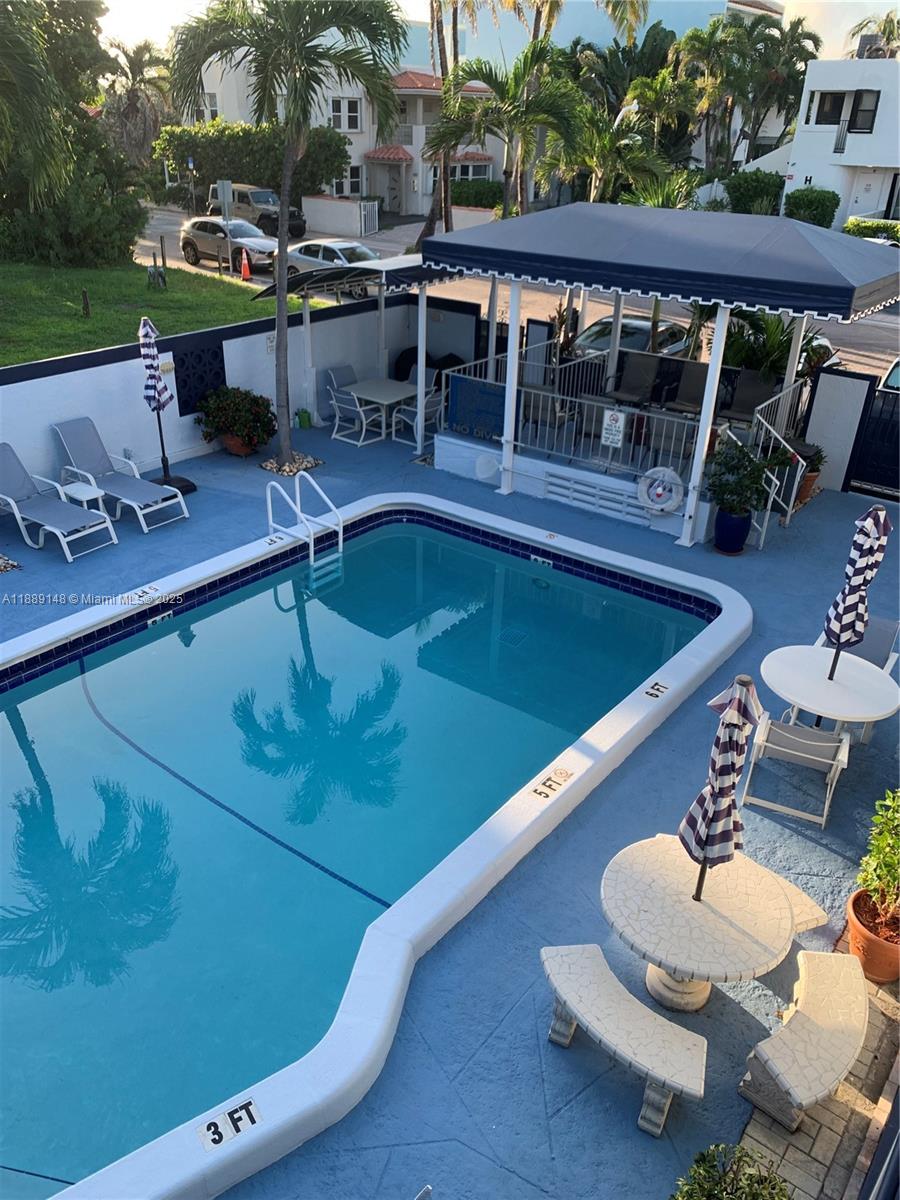 322 Taylor Street, Unit 2D Hollywood, FL 33019 - Photo 33 of 47