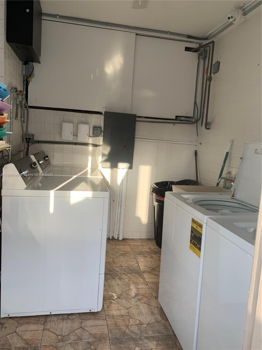 322 Taylor Street, Unit 2D Hollywood, FL 33019 - Photo 38 of 47