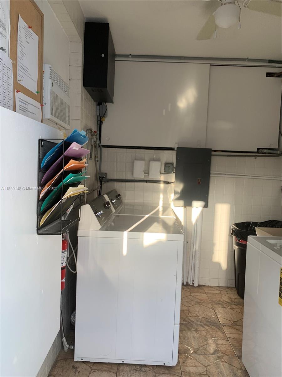 322 Taylor Street, Unit 2D Hollywood, FL 33019 - Photo 39 of 47