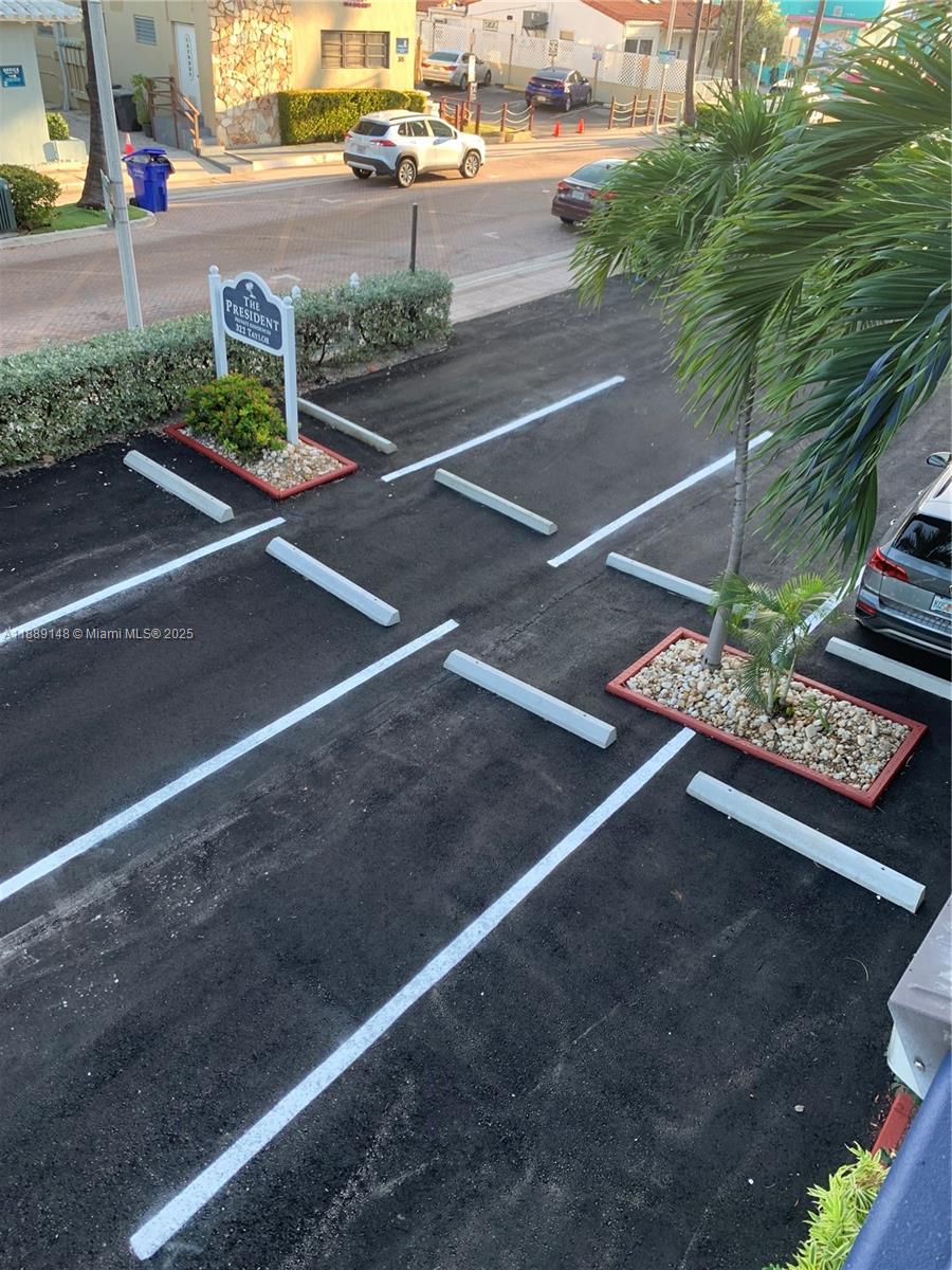 322 Taylor Street, Unit 2D Hollywood, FL 33019 - Photo 40 of 47