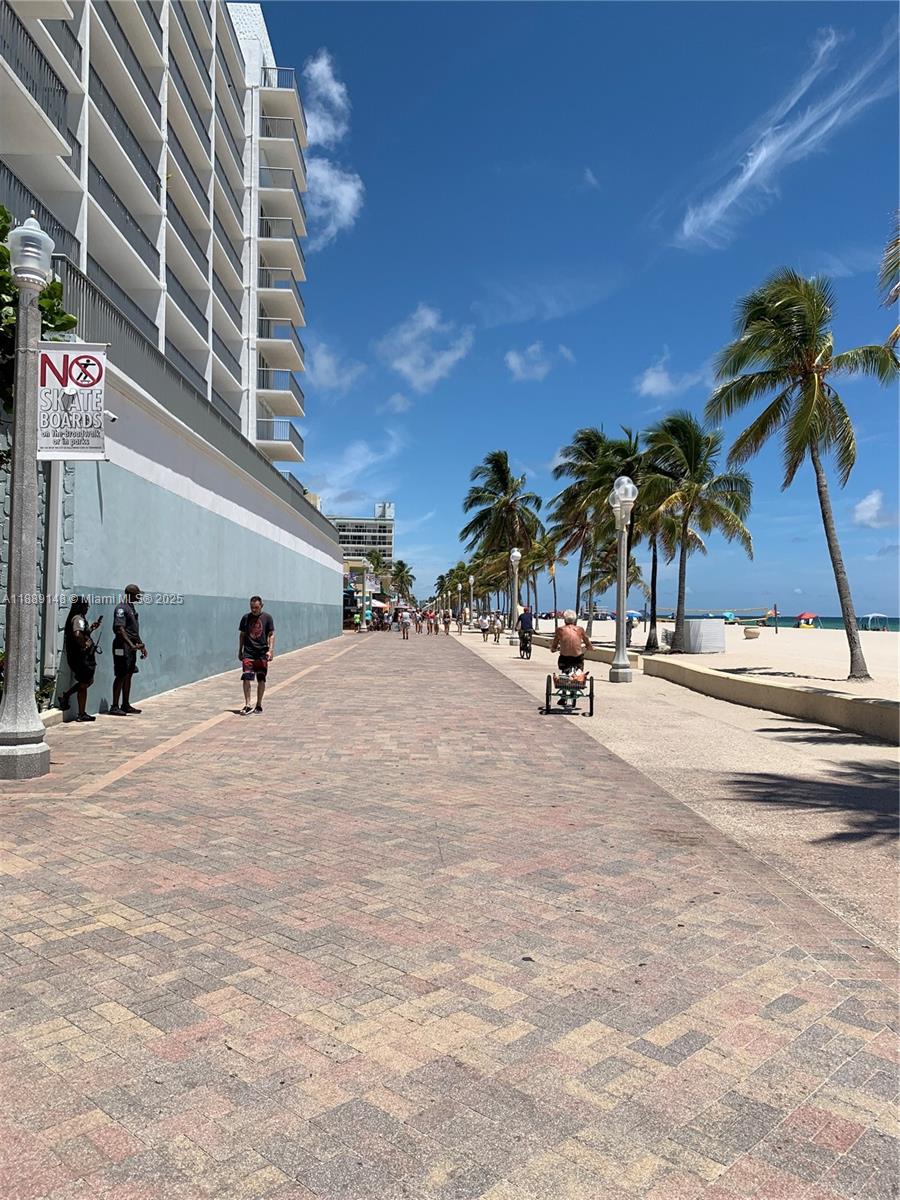 322 Taylor Street, Unit 2D Hollywood, FL 33019 - Photo 4 of 47