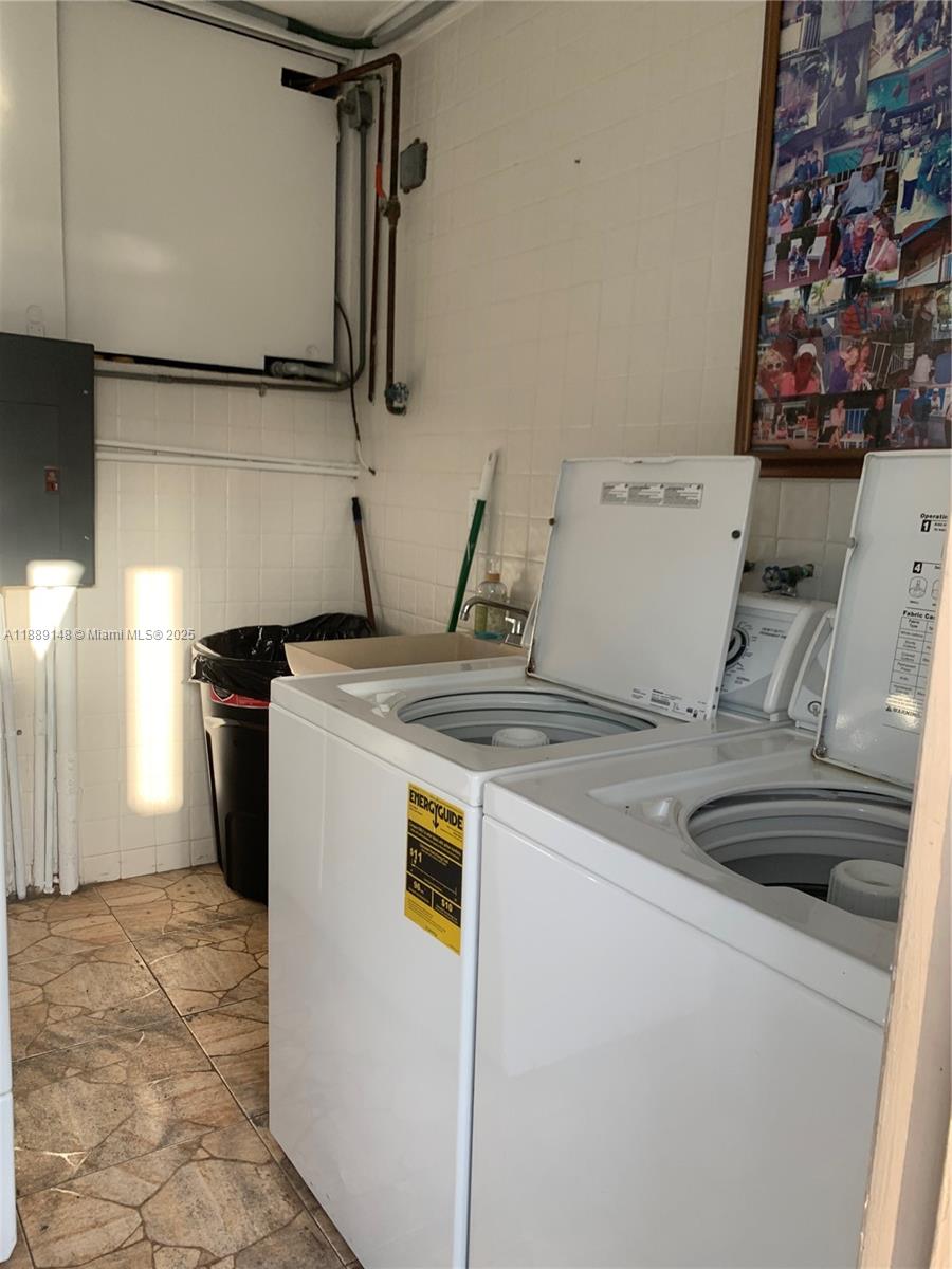 322 Taylor Street, Unit 2D Hollywood, FL 33019 - Photo 43 of 47