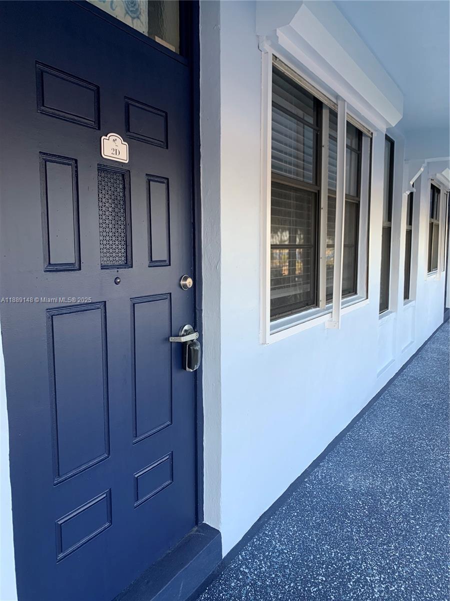 322 Taylor Street, Unit 2D Hollywood, FL 33019 - Photo 44 of 47