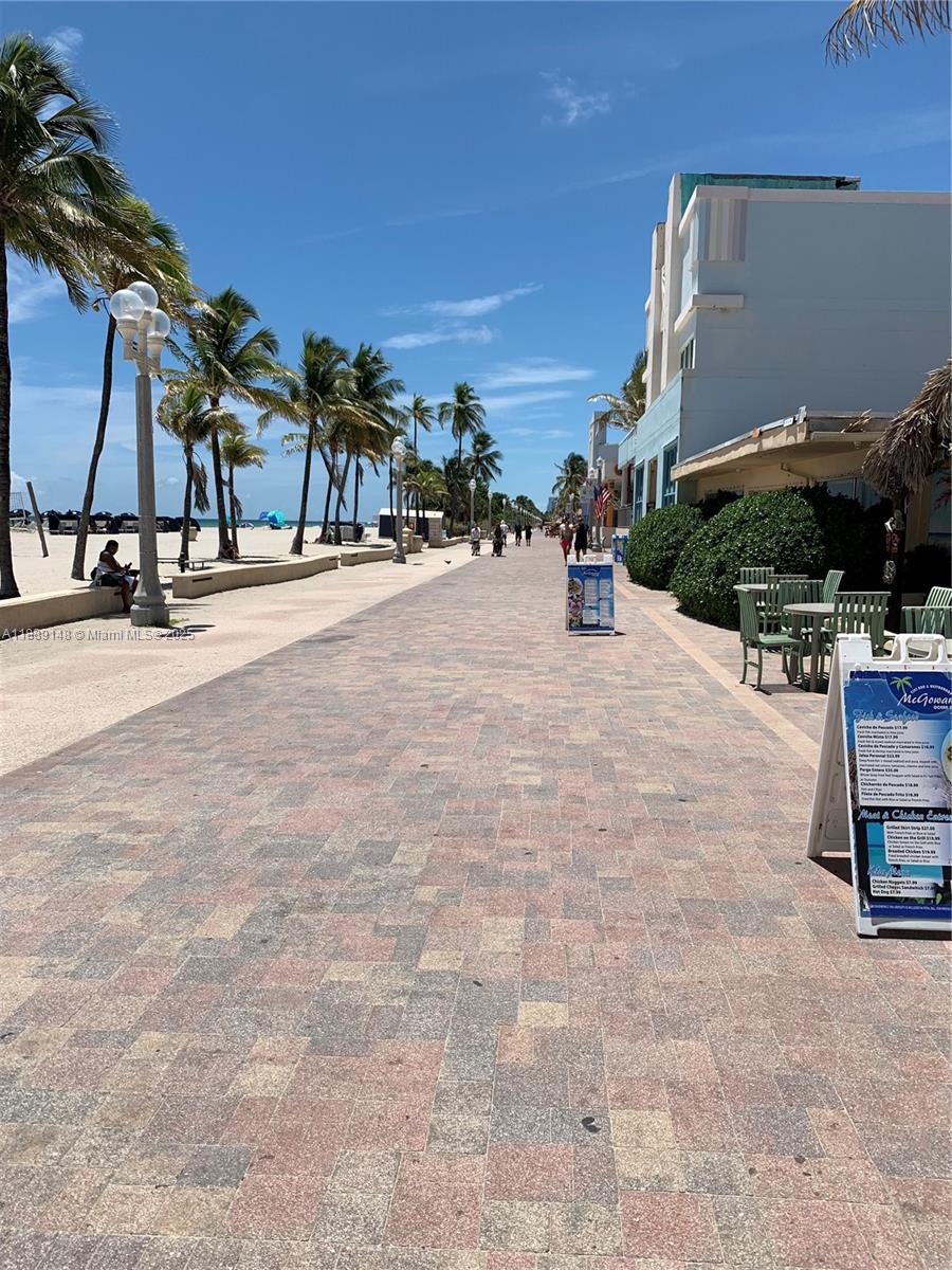 322 Taylor Street, Unit 2D Hollywood, FL 33019 - Photo 5 of 47