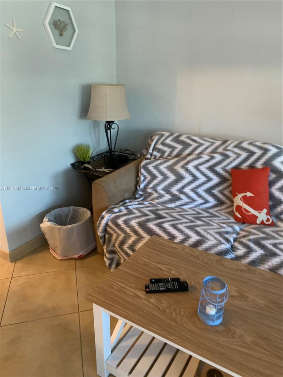 322 Taylor Street, Unit 2D Hollywood, FL 33019 - Photo 7 of 47