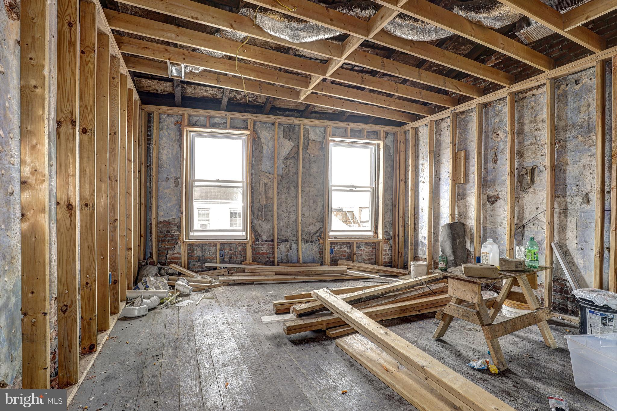 1729 Light Street Baltimore, MD 21230 - Photo 28 of 37 a living room with furniture and a window