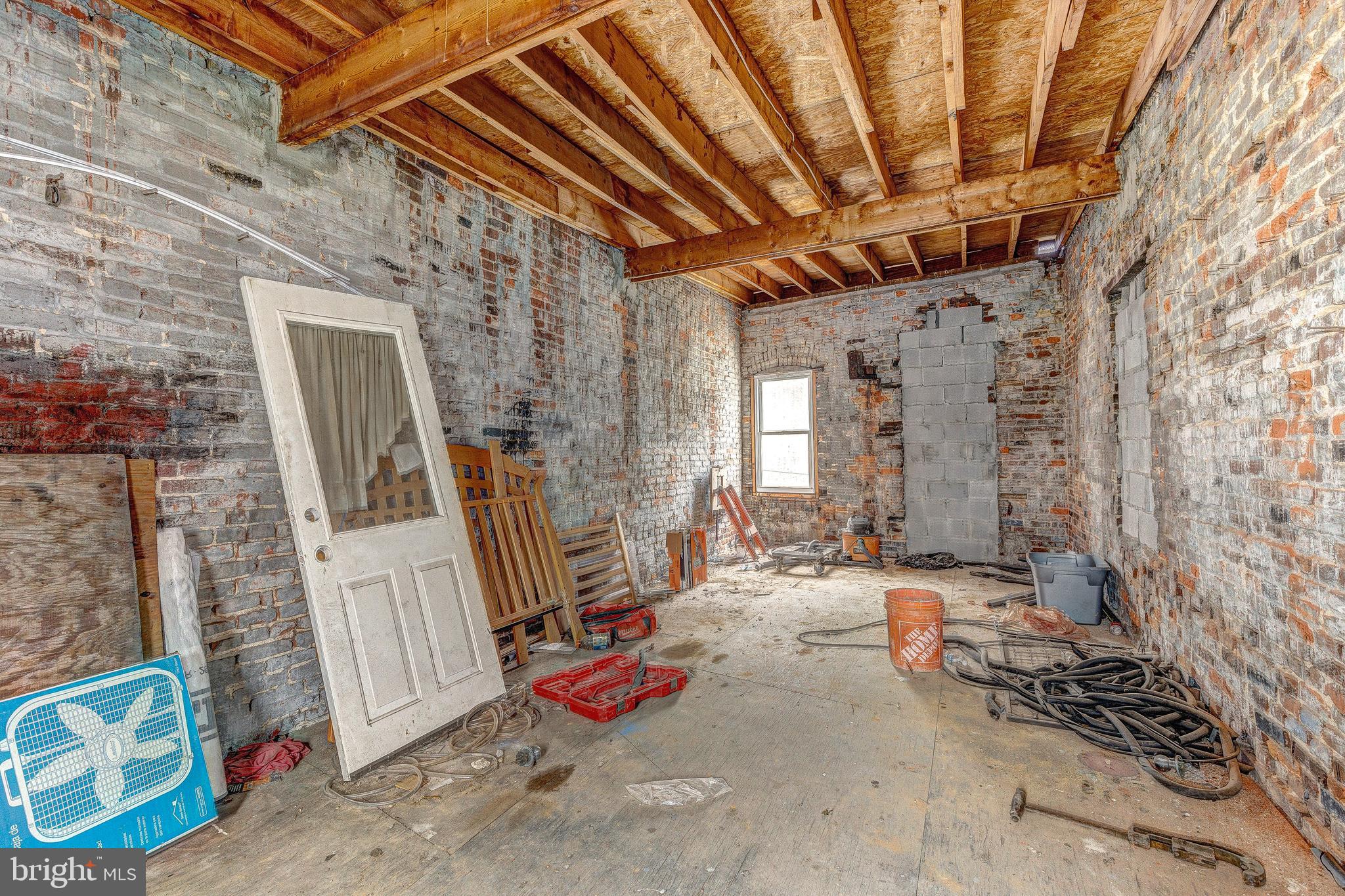 1729 Light Street Baltimore, MD 21230 - Photo 33 of 37 a view of porch with patio furniture