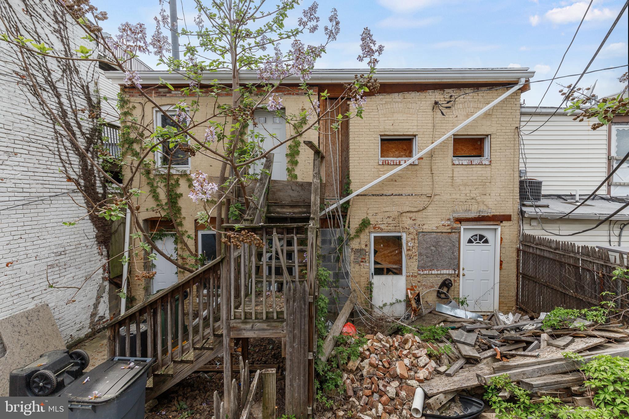 1729 Light Street Baltimore, MD 21230 - Photo 36 of 37 a view of a house with wooden fence