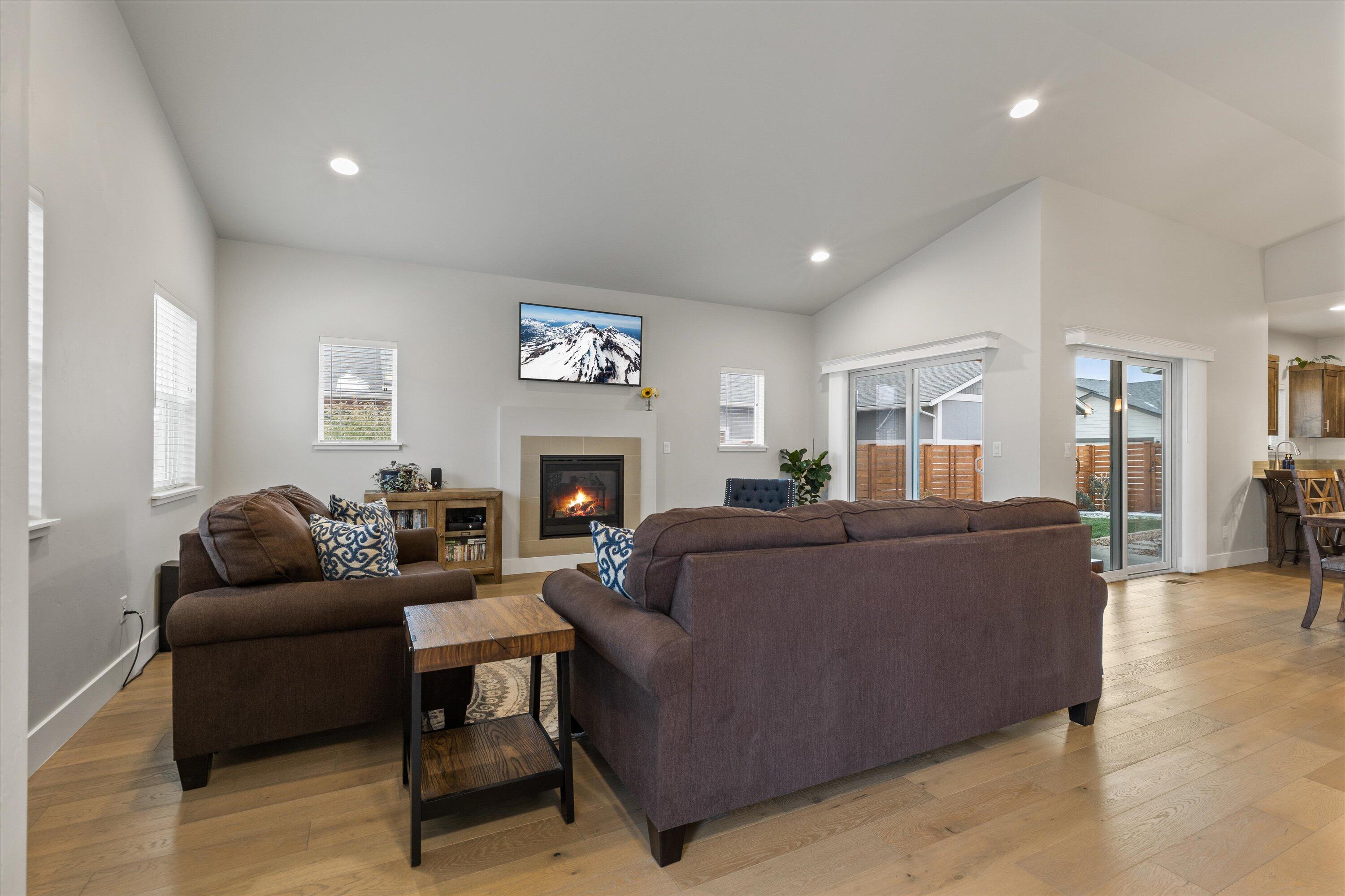 20773 Kilbourne Loop Bend, OR 97701 - Photo 8 of 38 08-4060_221111_JILLROSELL